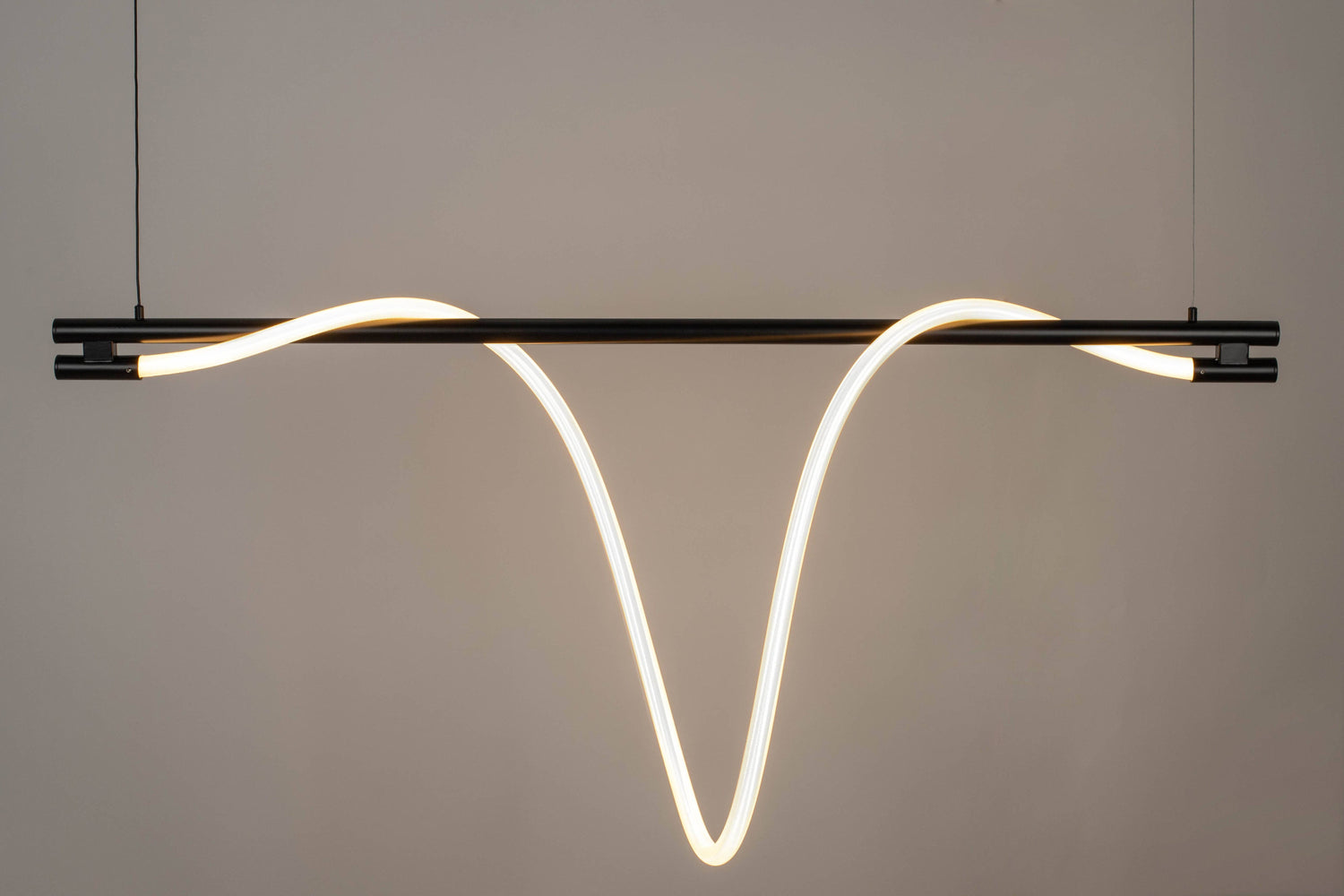 KH Serpiente egyenes csillár fekete színben