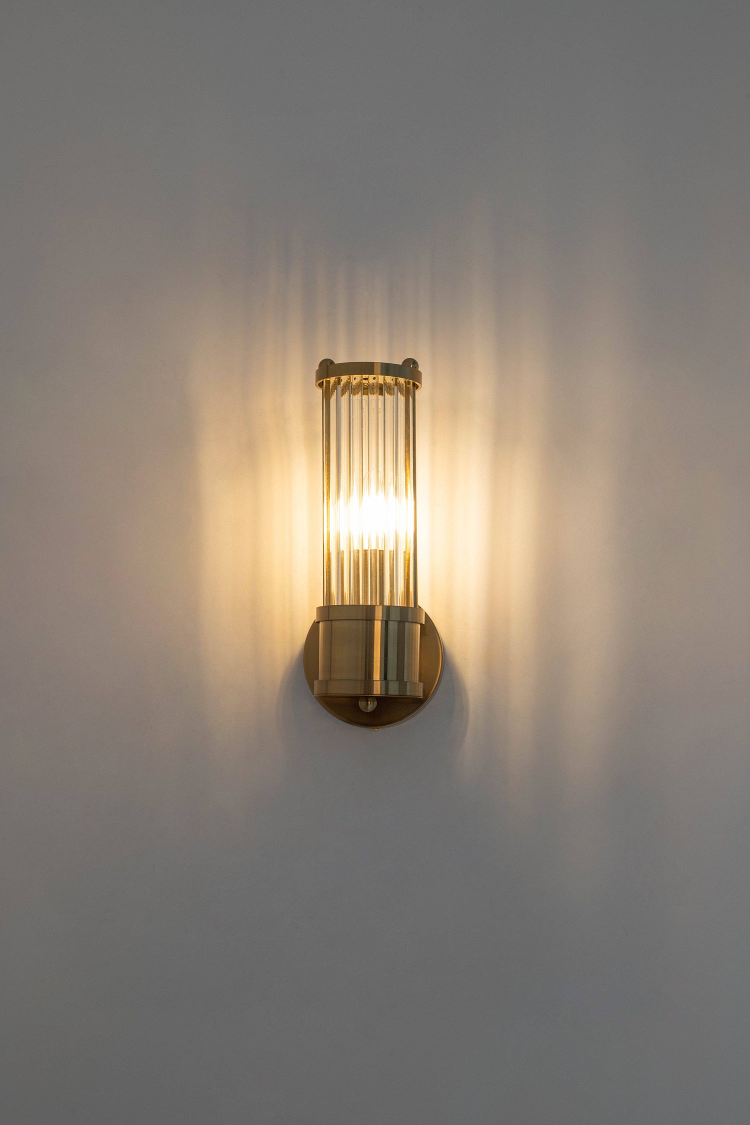 KH Pilar fali lámpa